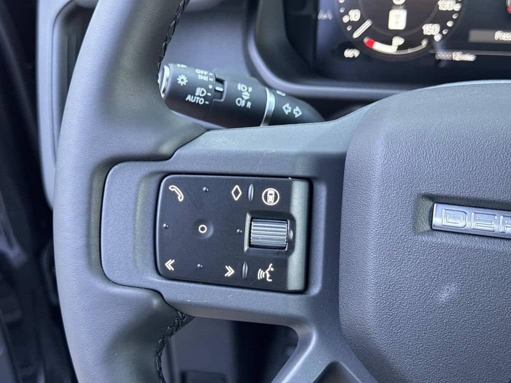 2026 Land Rover Defender - Image 29