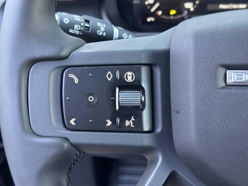 2026 Land Rover Defender - Image 30