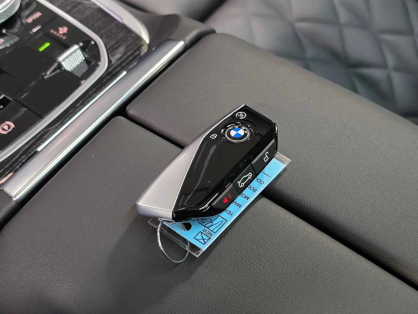 2027 BMW X7 - Image 32