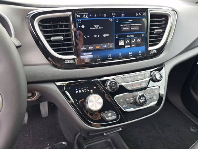 2027 Chrysler Voyager - Image 33