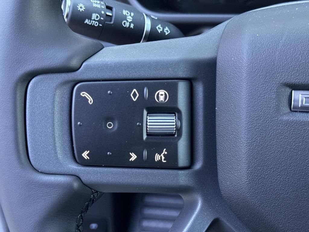 2026 Land Rover Defender - Image 30