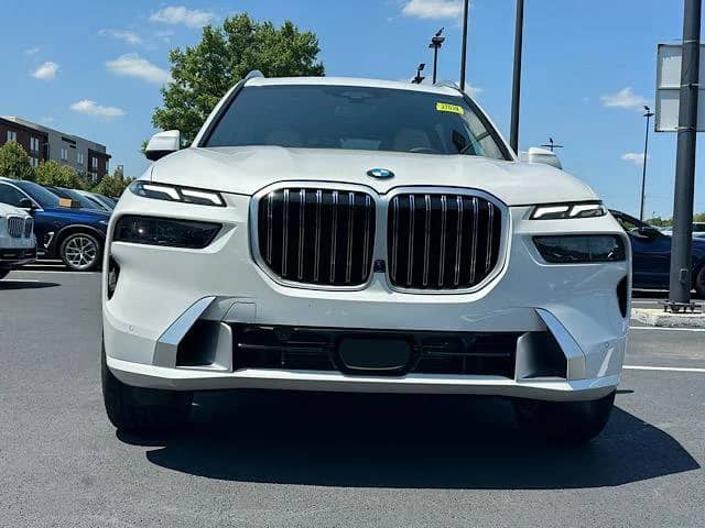 2027 BMW X7 - Image 2