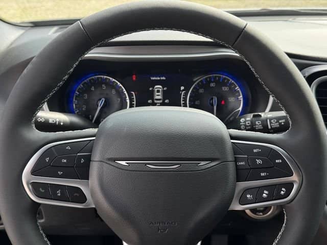2027 Chrysler Voyager - Image 25