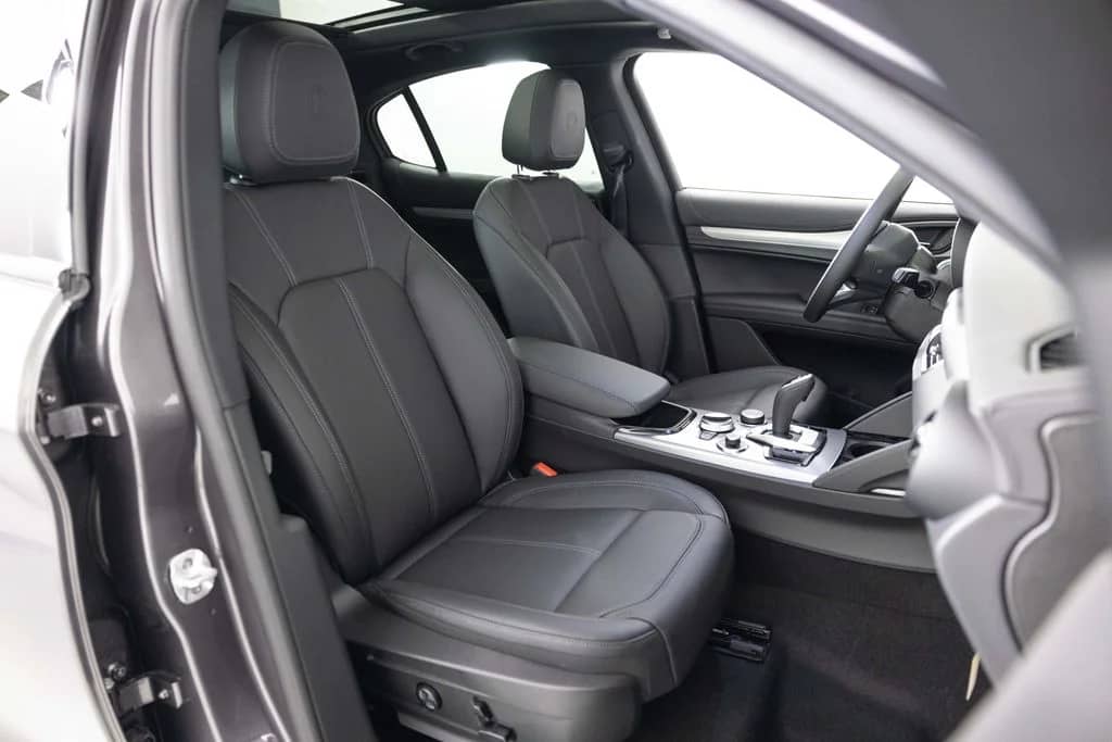 2026 Alfa Romeo Stelvio - Image 37