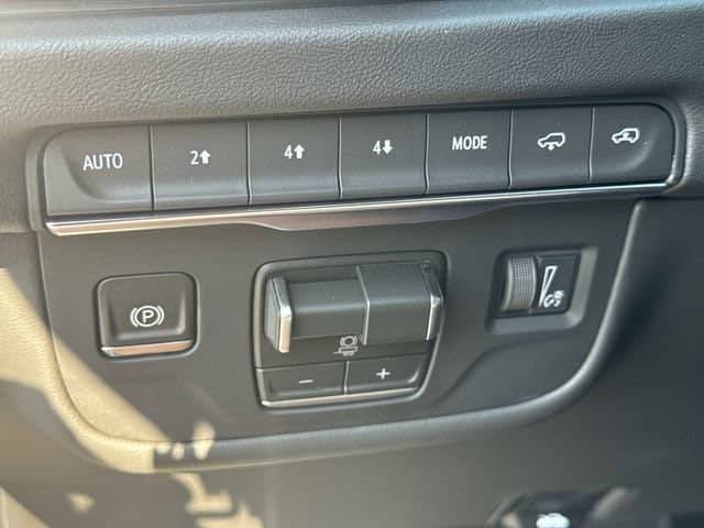 2026 Cadillac Escalade - Image 34