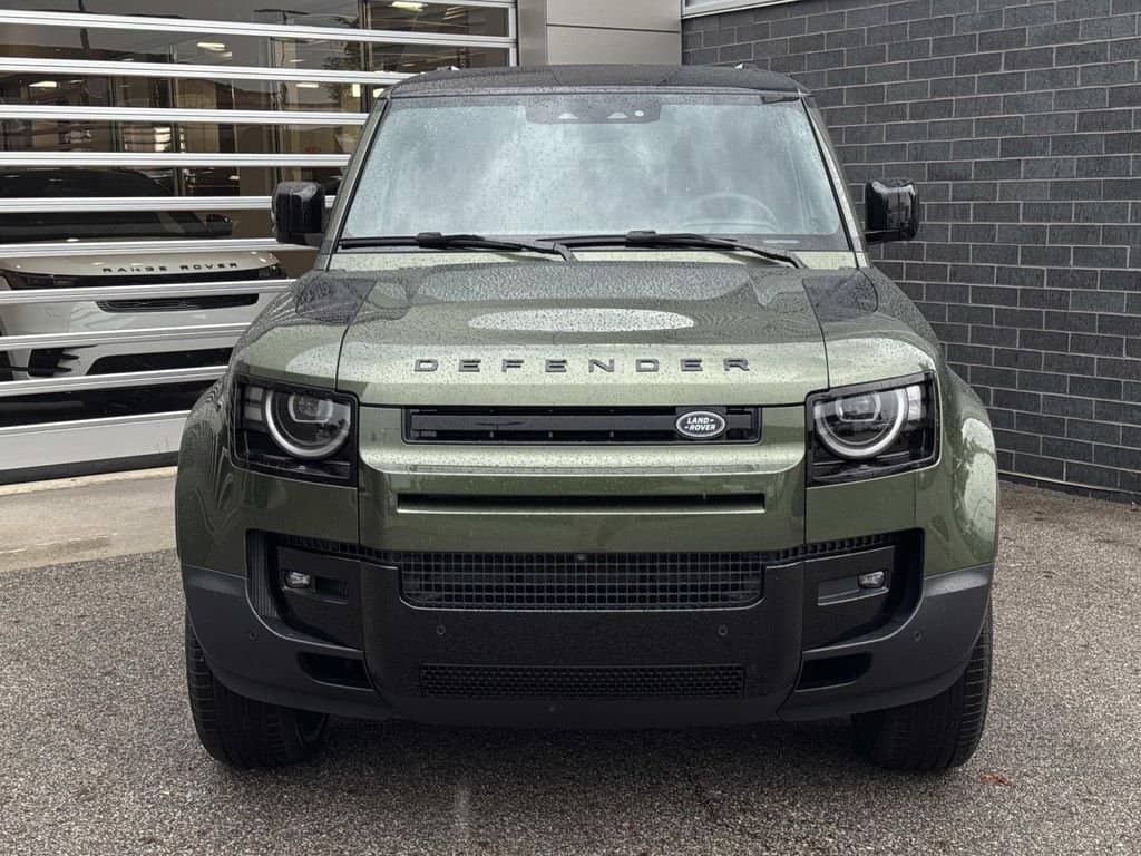 2026 Land Rover Defender - Image 2