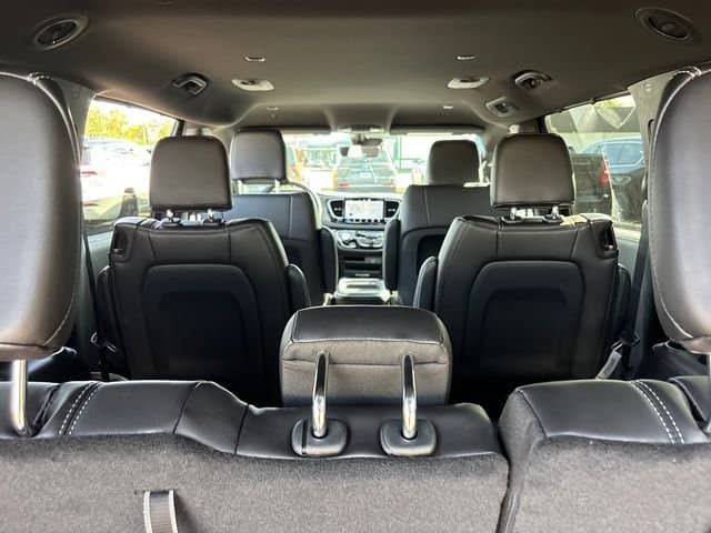 2027 Chrysler Voyager - Image 3