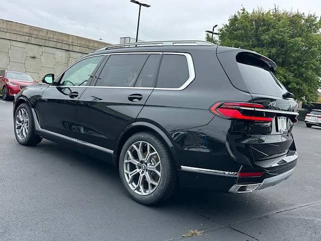 2027 BMW X7 - Image 3