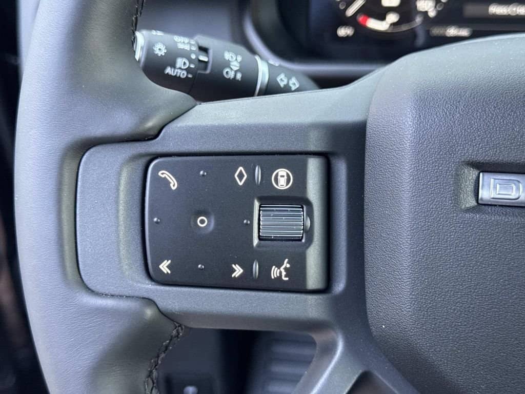 2026 Land Rover Defender - Image 31