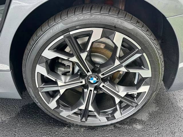 2026 BMW 3 Series - Image 8