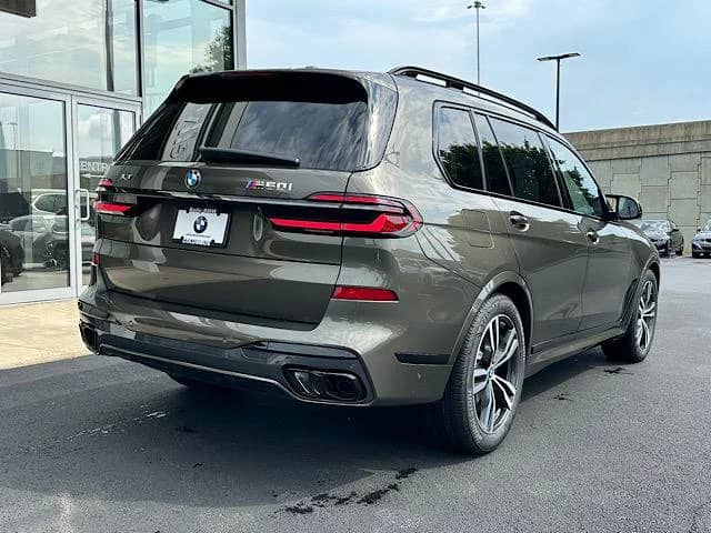 2027 BMW X7 - Image 3