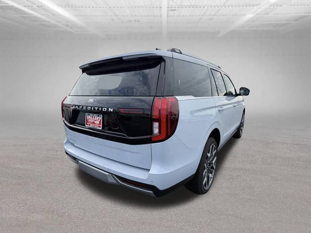 2026 Ford Expedition - Image 3