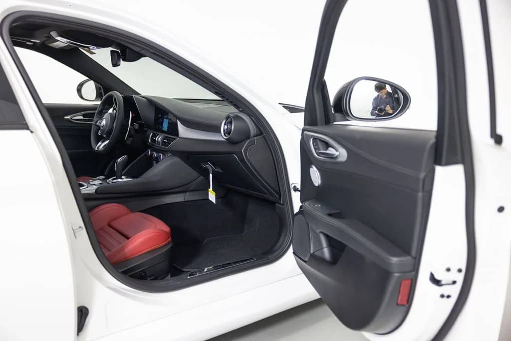 2026 Alfa Romeo Giulia - Image 33