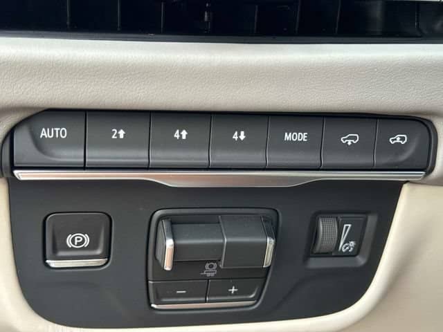 2026 Cadillac Escalade - Image 32