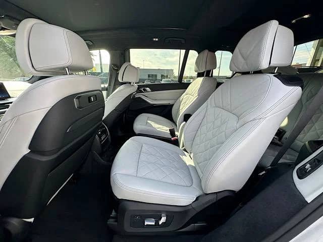 2027 BMW X7 - Image 5