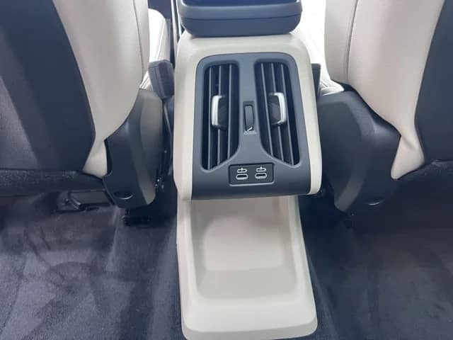 2025 BMW X1 - Image 19
