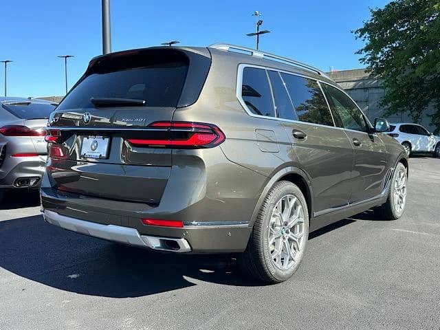 2027 BMW X7 - Image 3
