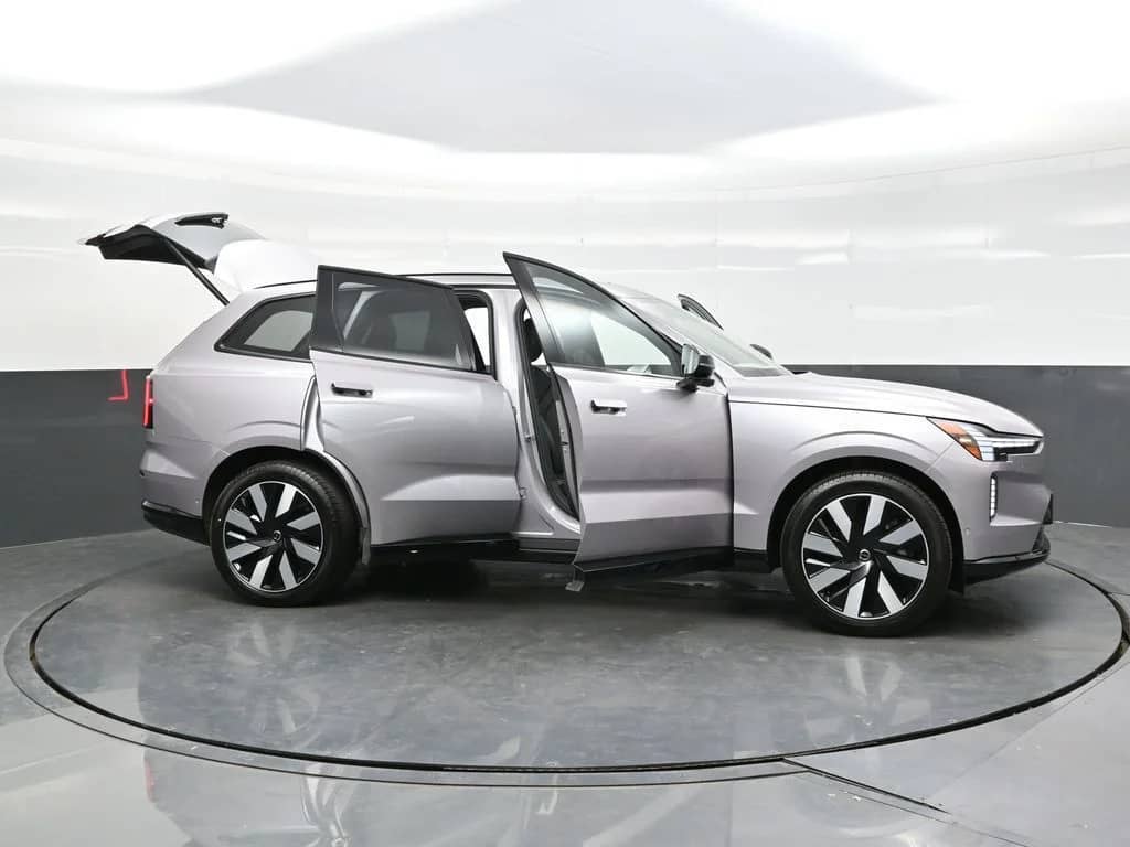 2026 Volvo EX90 - Image 38