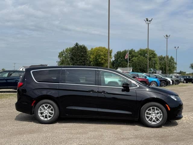2027 Chrysler Voyager - Image 3