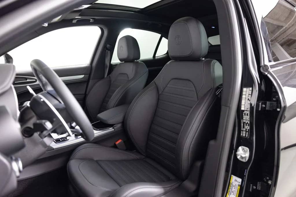 2026 Alfa Romeo Stelvio - Image 35