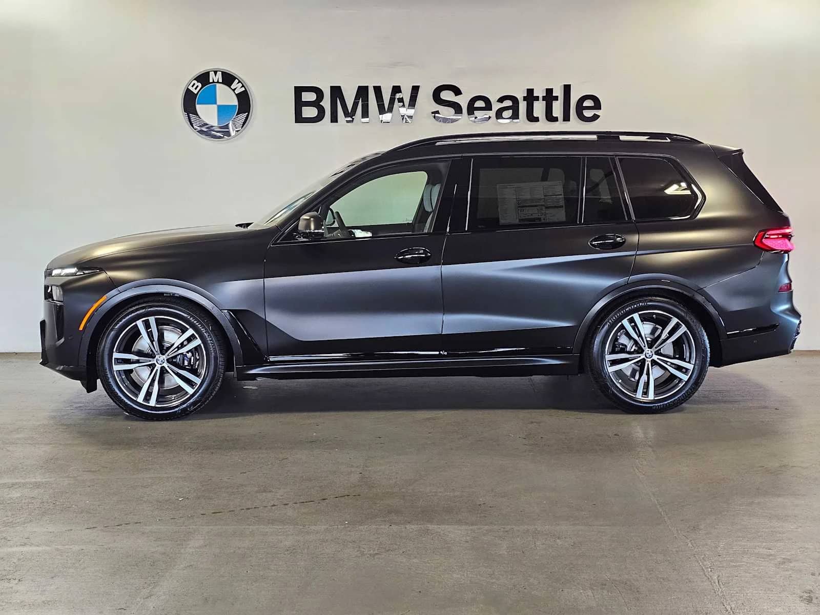 2027 BMW X7 - Image 3