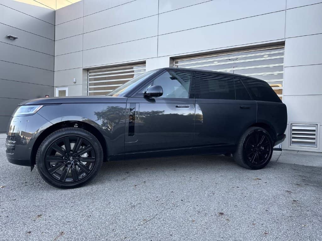 2027 Land Rover Range Rover - Image 3