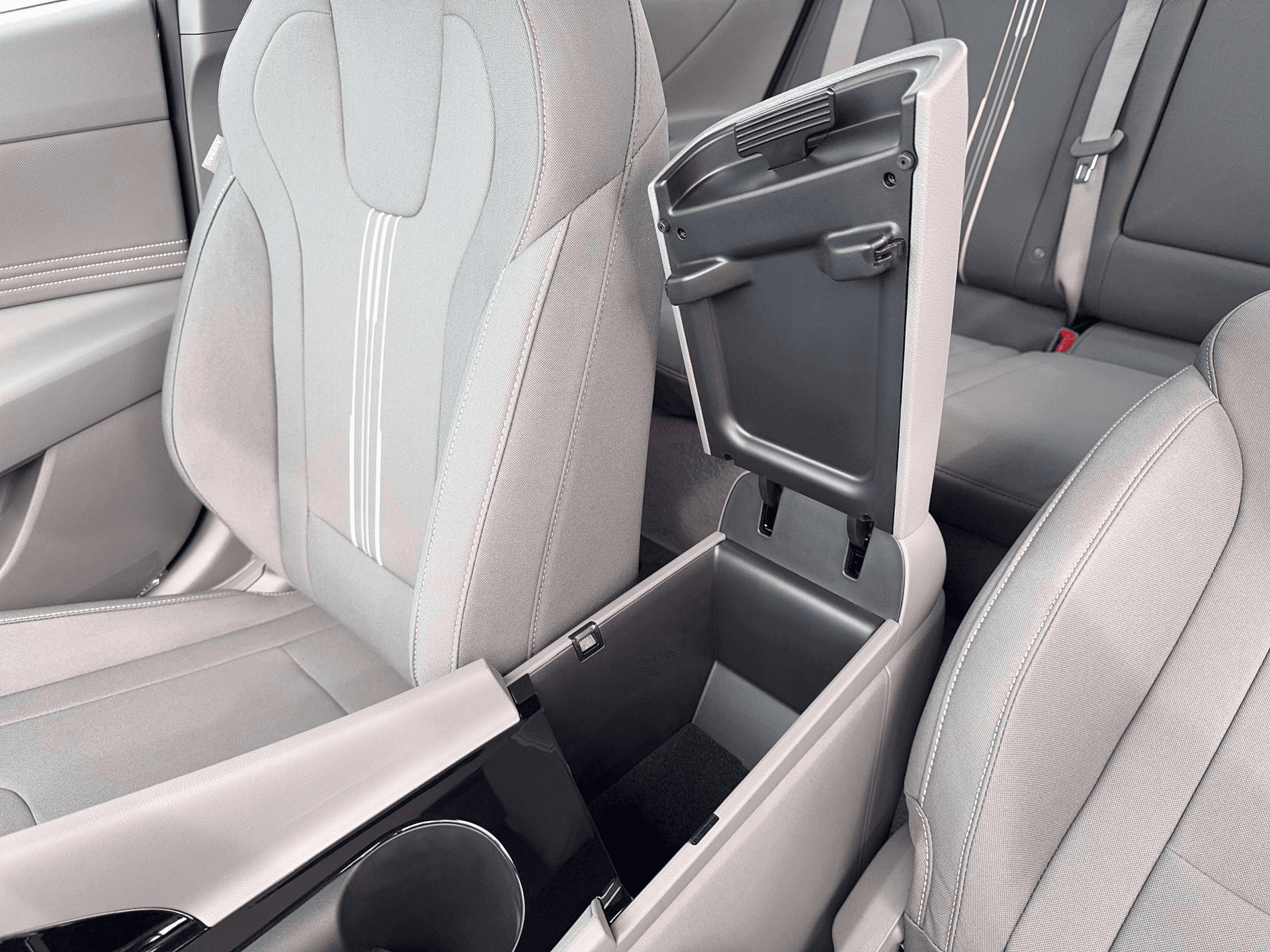 2026 Hyundai Elantra - Image 18