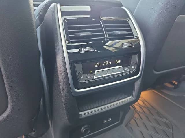 2027 BMW X7 - Image 32