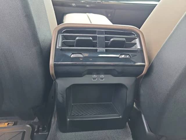 2027 BMW 5 Series - Image 33