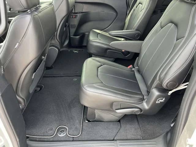 2026 Chrysler Voyager - Image 25