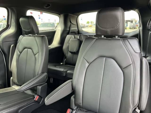 2026 Chrysler Voyager - Image 26