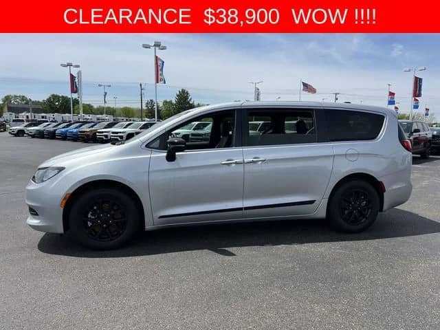 2026 Chrysler Voyager - Image 3