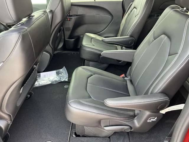 2026 Chrysler Voyager - Image 26