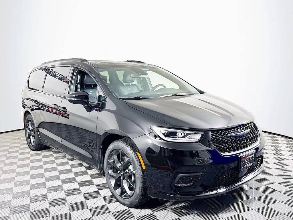 2026 Chrysler Pacifica - Image 1