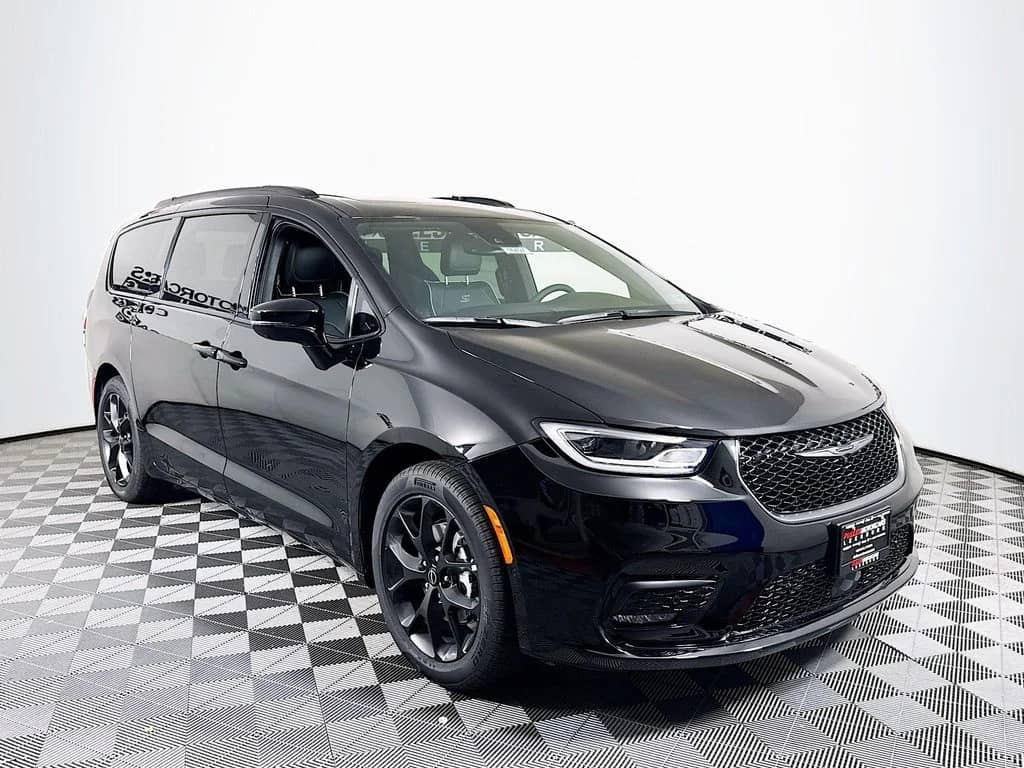 2026 Chrysler Pacifica - Image 1