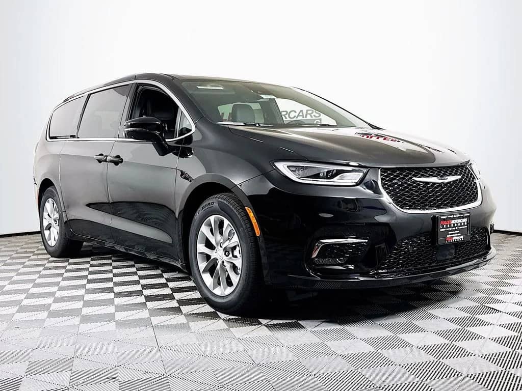 2026 Chrysler Pacifica - Image 1