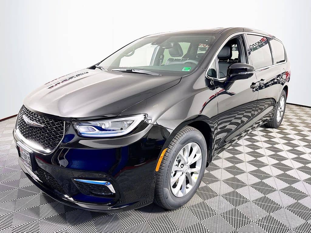 2026 Chrysler Pacifica - Image 3