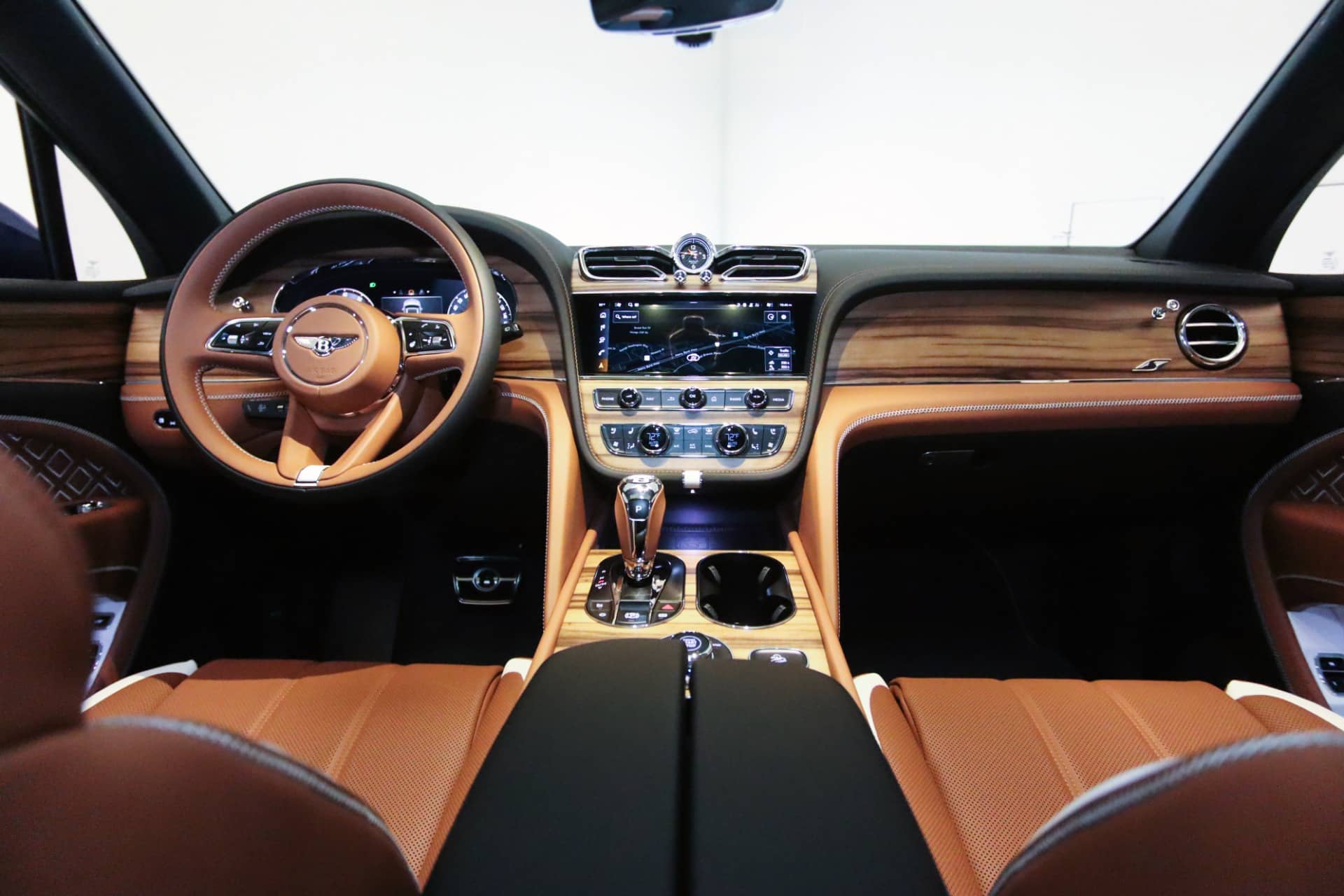 2025 Bentley Bentayga - Image 3