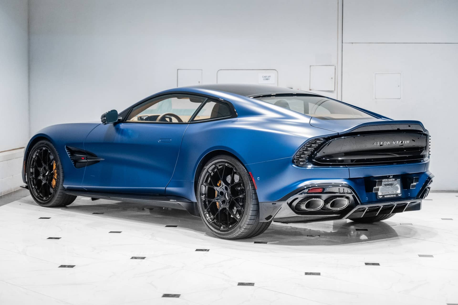 2025 Aston Martin Vanquish - Image 3