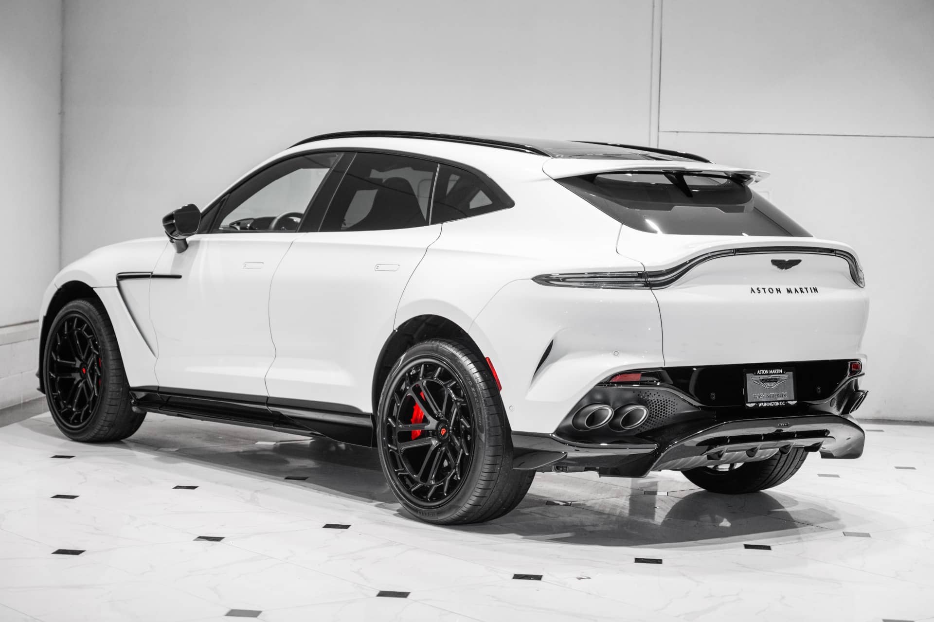 2026 Aston Martin DBX - Image 3