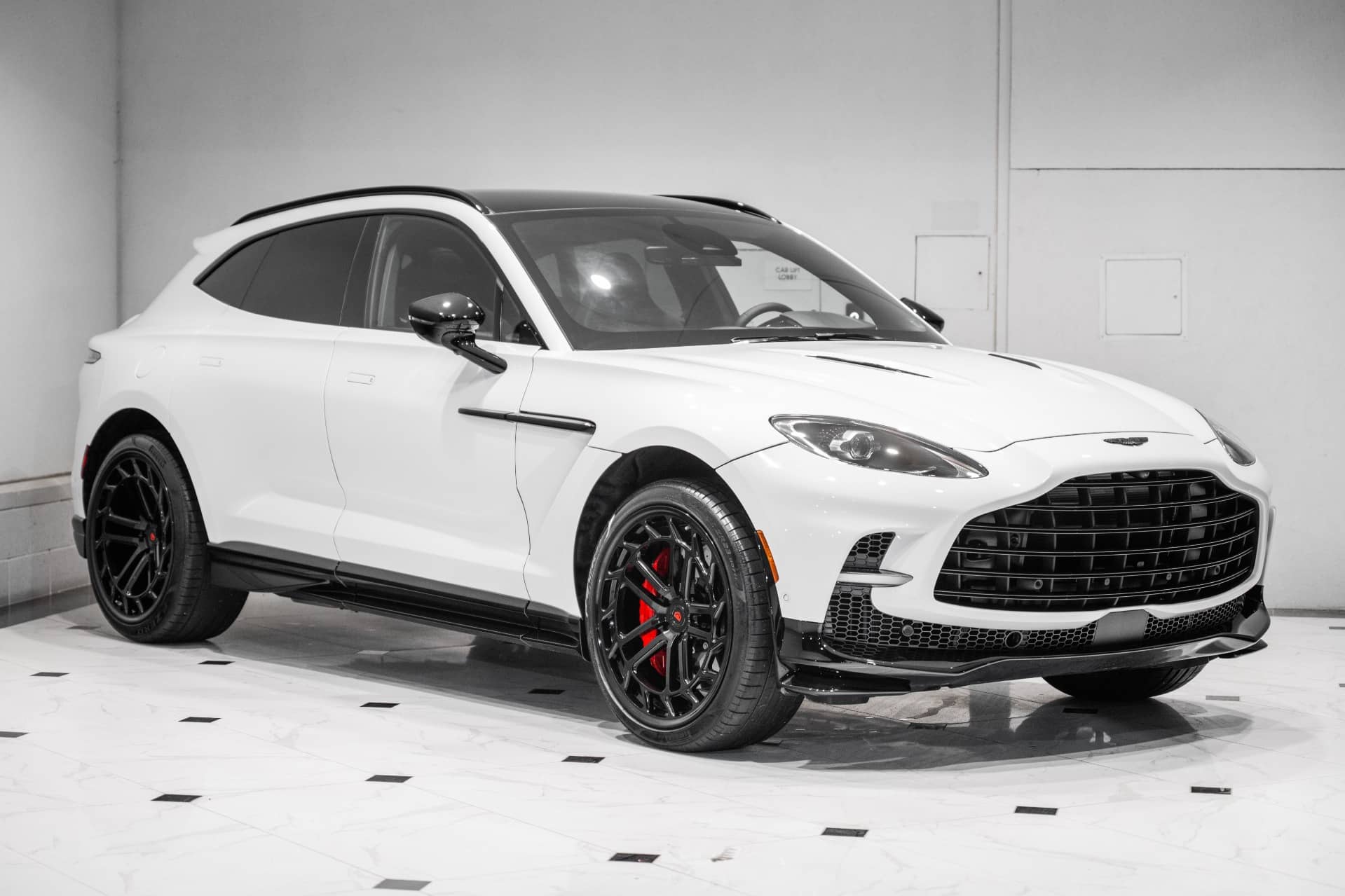 2026 Aston Martin DBX - Image 2
