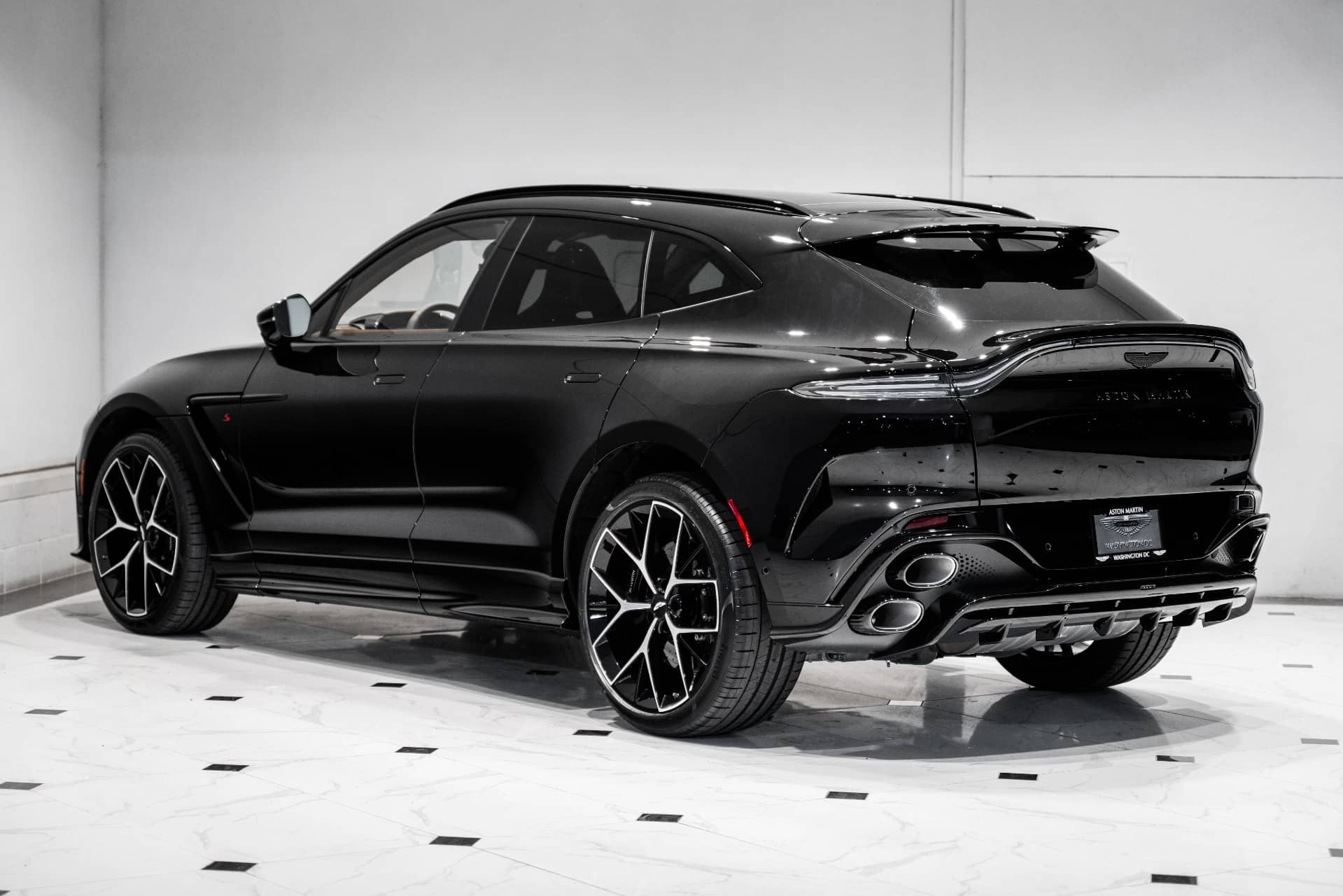 2026 Aston Martin DBX - Image 3