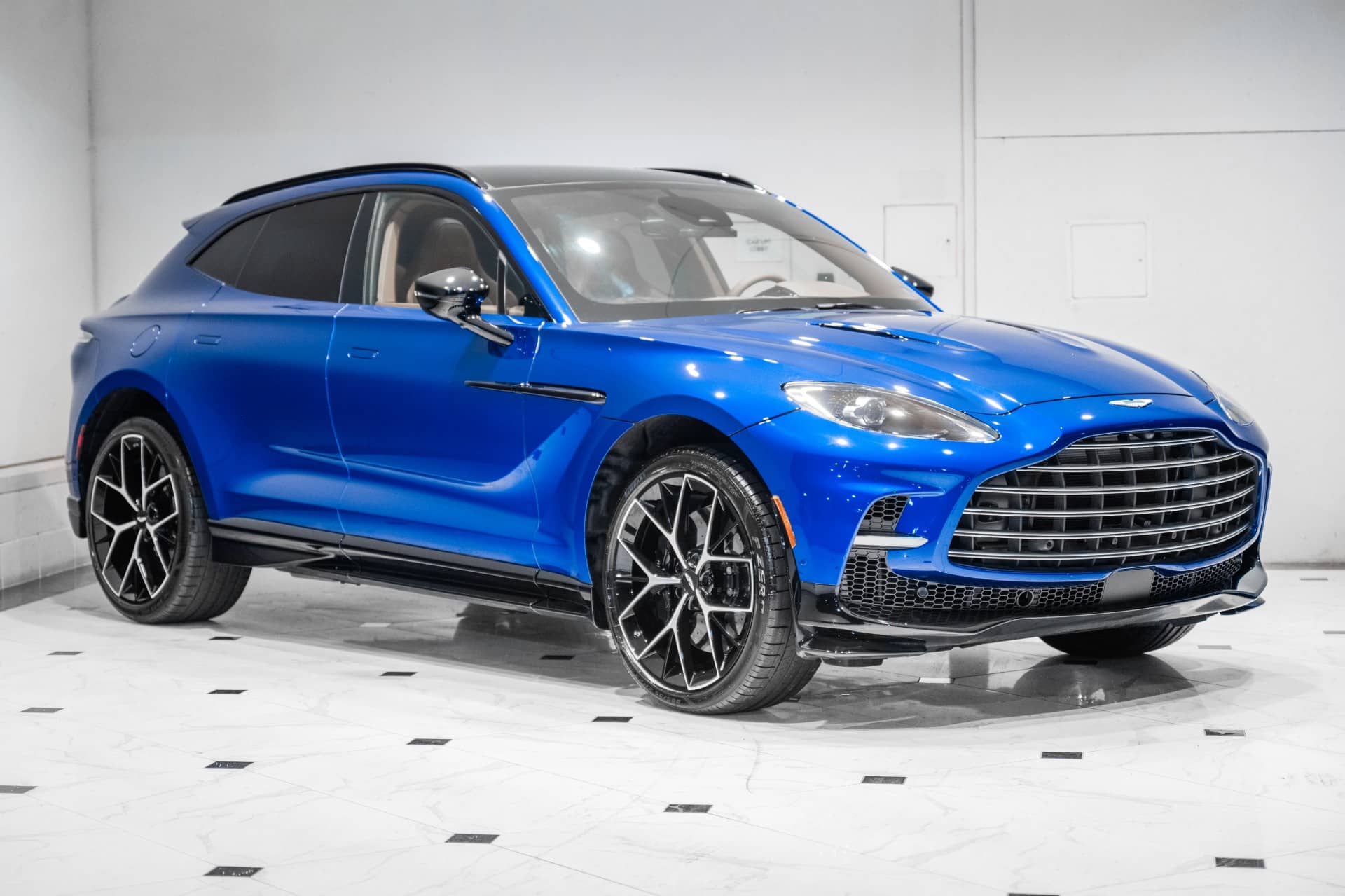 2026 Aston Martin DBX - Image 2