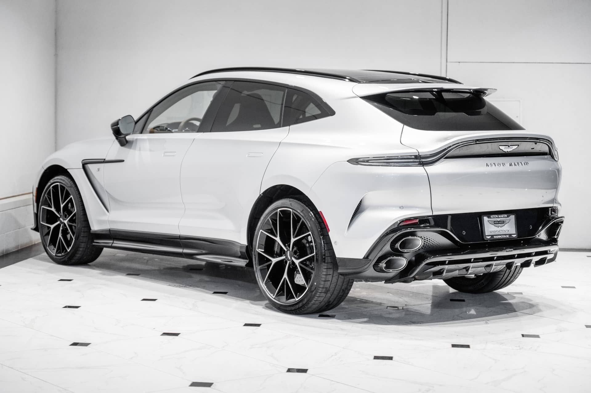 2026 Aston Martin DBX - Image 3