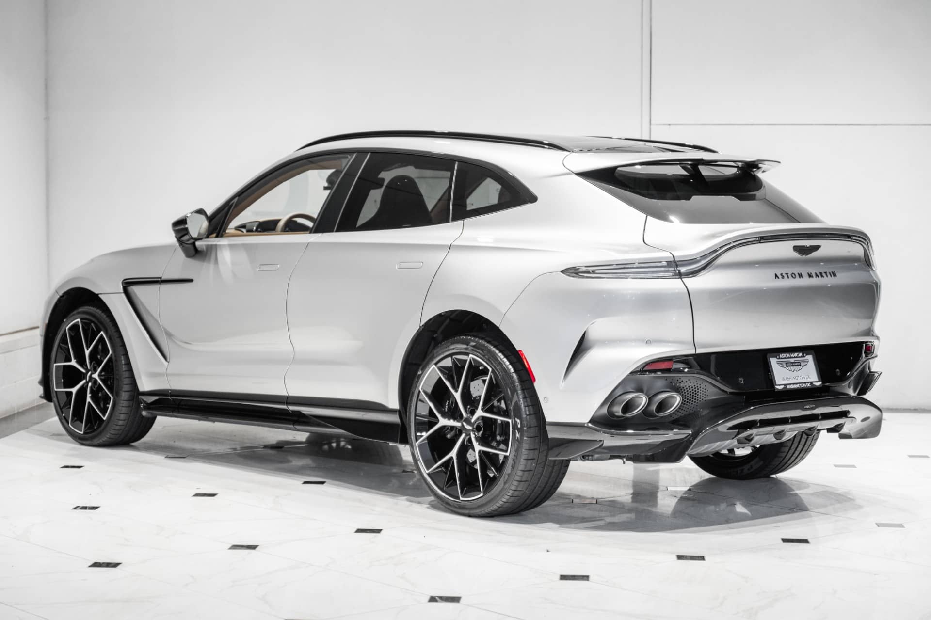 2026 Aston Martin DBX - Image 3