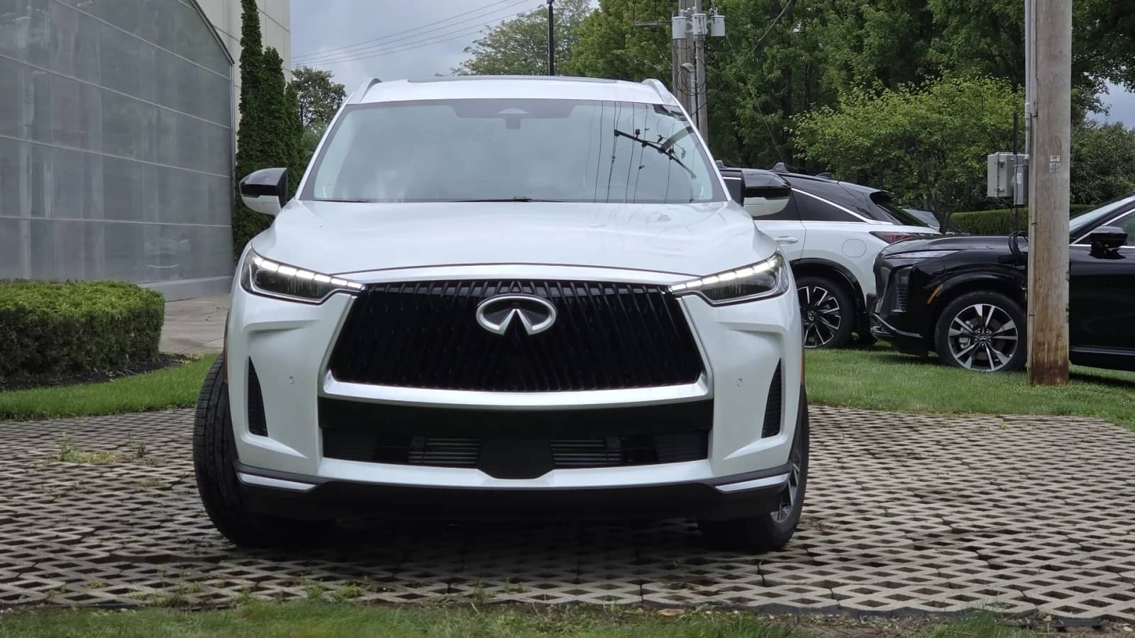2027 INFINITI QX60 - Image 3