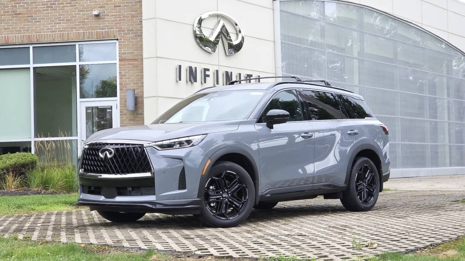2027 INFINITI QX60 - Image 2