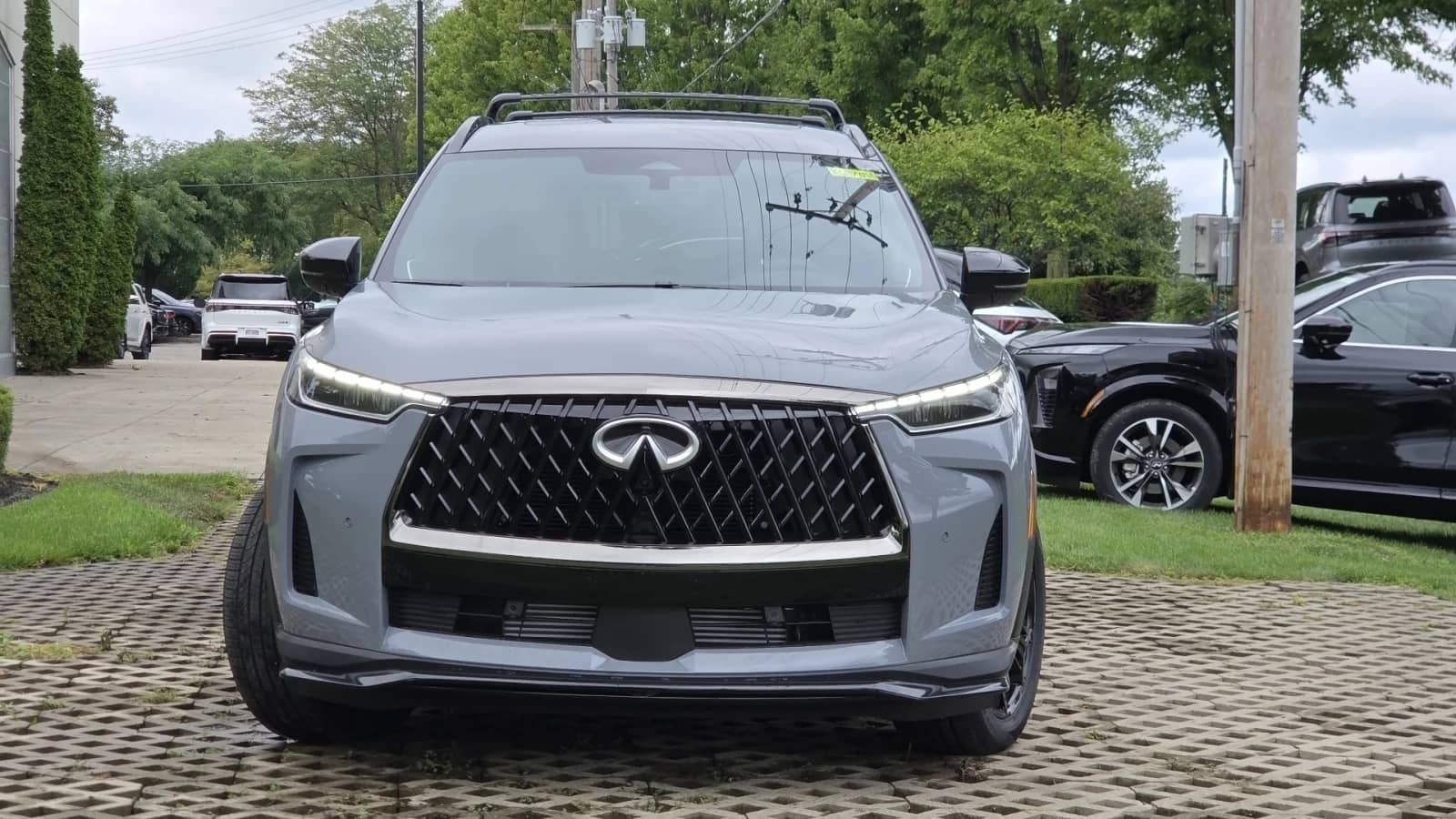2027 INFINITI QX60 - Image 3