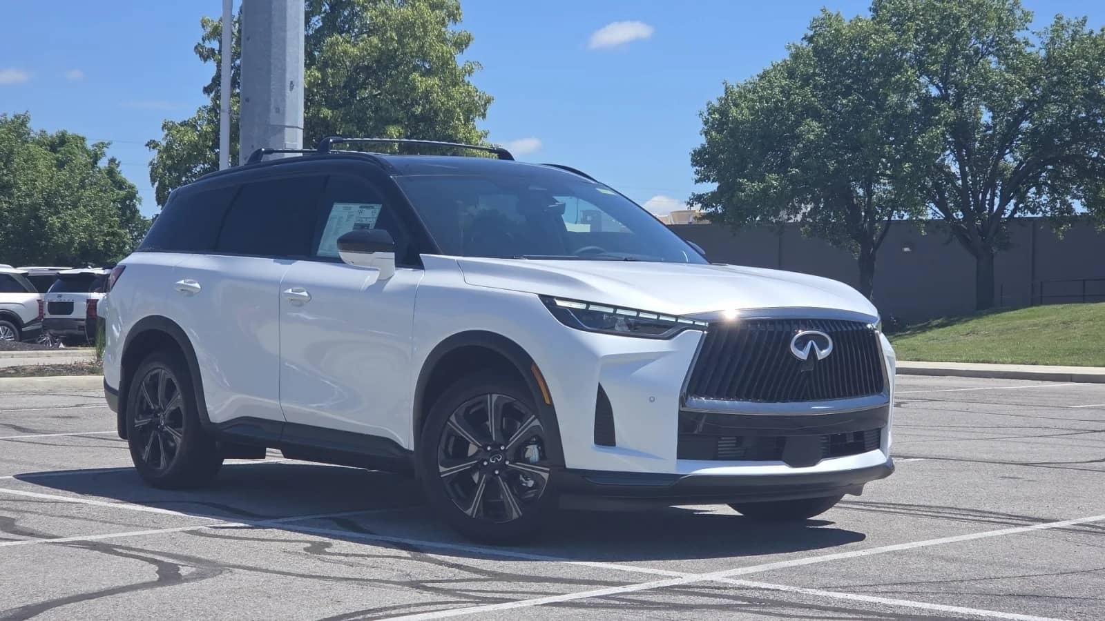 2027 INFINITI QX60 - Image 2