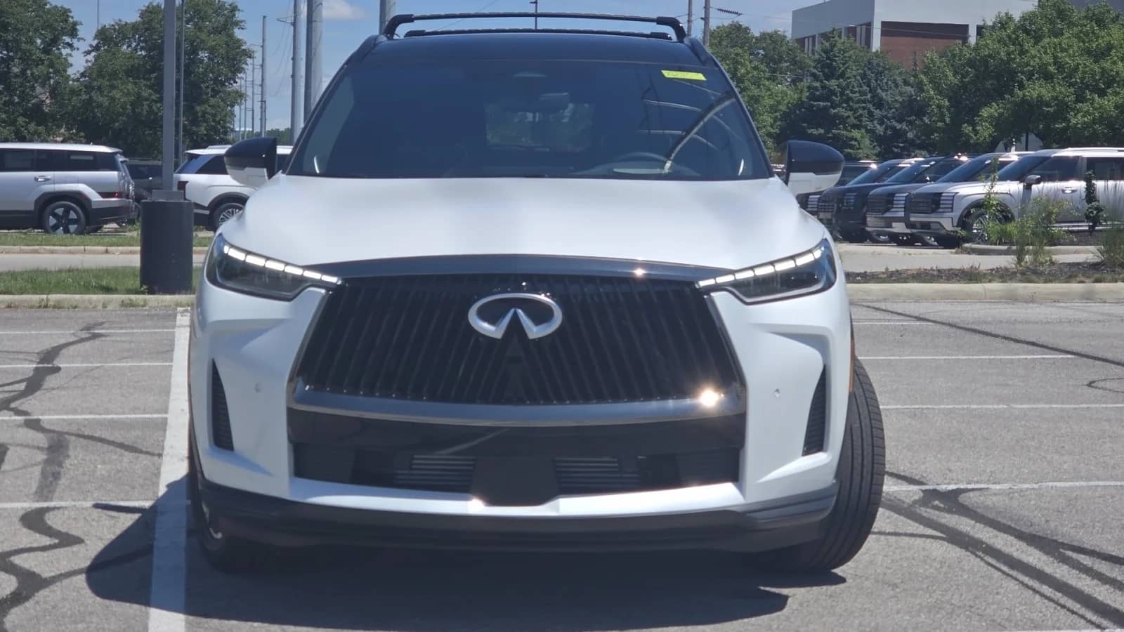2027 INFINITI QX60 - Image 3